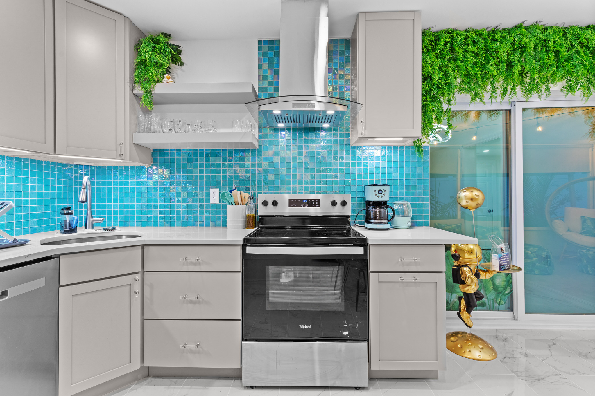 Airbnb, VRBO and Short-term rental photography in Brevard County, Florida. Biz360tours is a professional photography company that is certified and trained by Airbnb for short term rental photography.