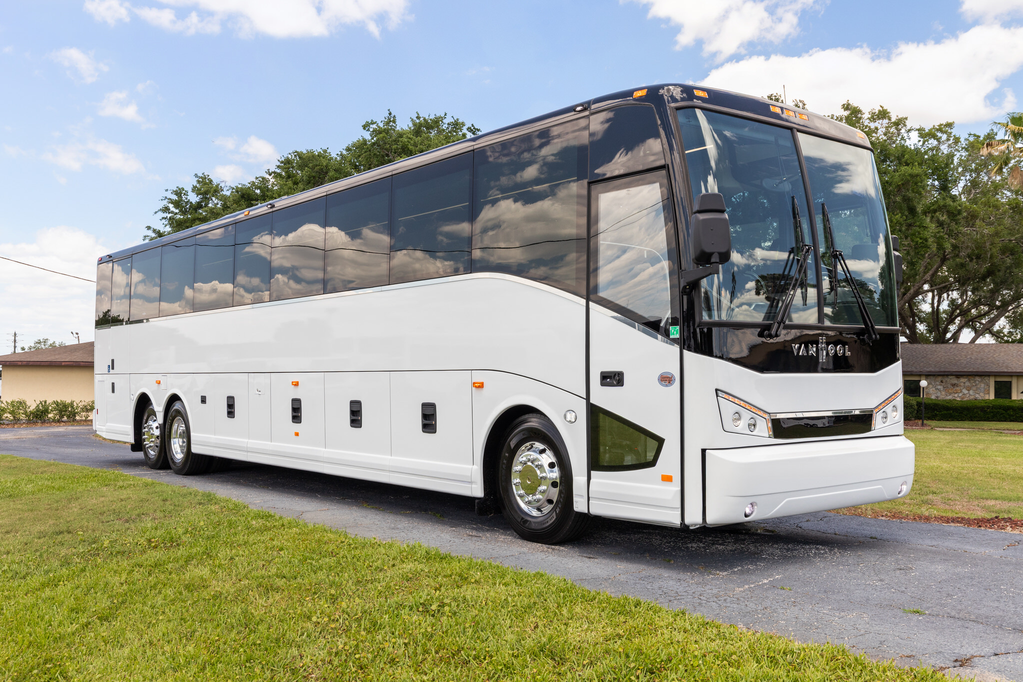 Photo of the exterior of a white CX45 coach by ABC Companies in Florida. Photo by: Biz360Tours